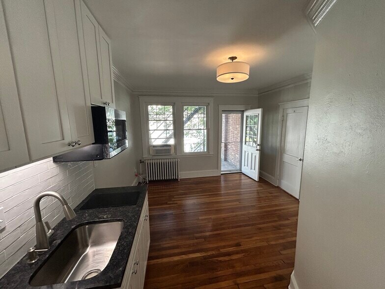 Primary Photo - 22 Chiswick Rd