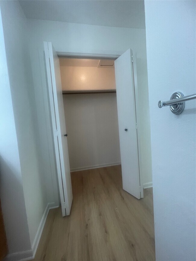 Building Photo - 701 Rosedale St