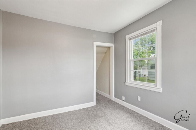 Building Photo - Two Bedroom Home in St Clair Shores - $1,400