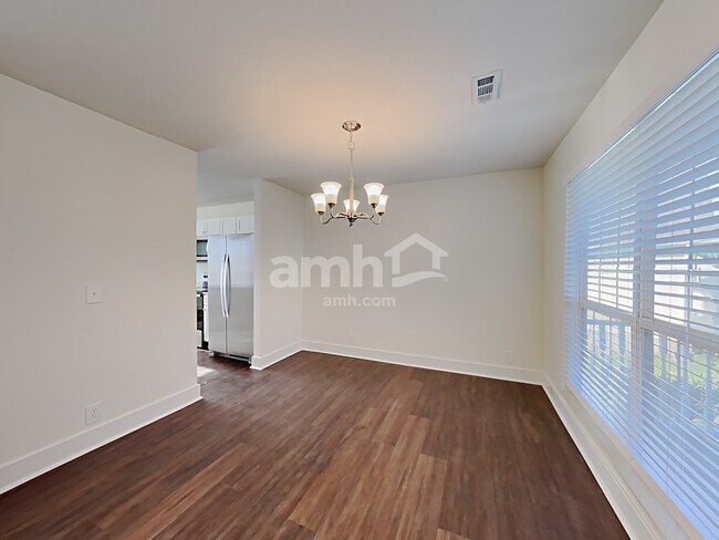 Building Photo - 3112 Creekview Ln
