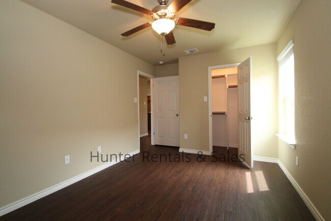 Building Photo - Airport and Texas A&M Central Texas Nearby!