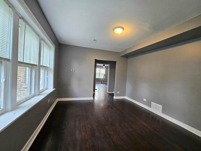 Building Photo - 834 N Christiana Ave