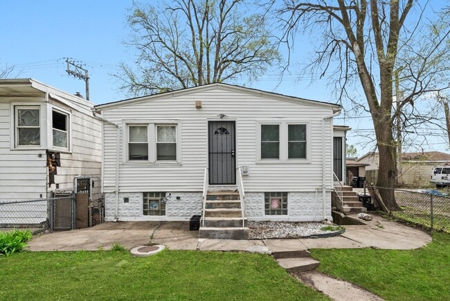 Primary Photo - 11837 S Sangamon St