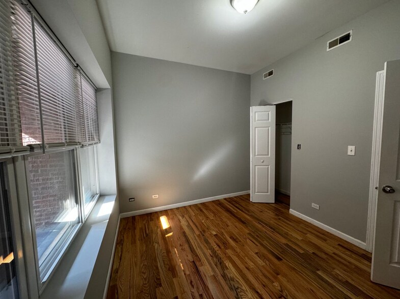 Building Photo - 4724 N Bernard St