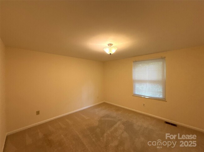 Building Photo - 6616 Wannamaker Ln