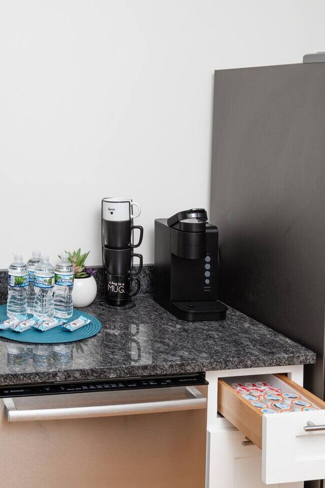 Building Photo - 2724 W Division St