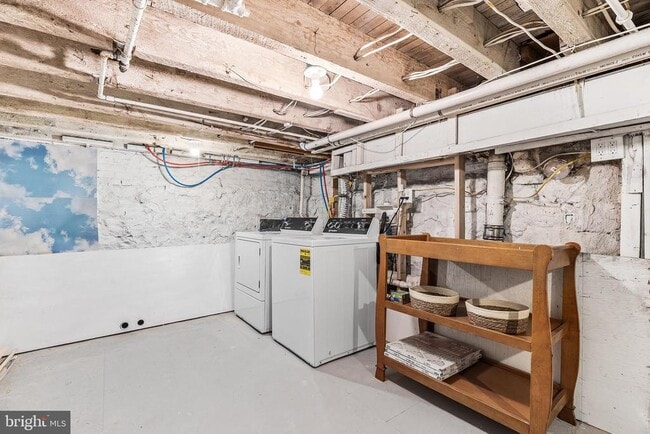 Building Photo - 2335 S Chadwick St