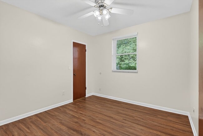 Building Photo - Adorable Single Family Home