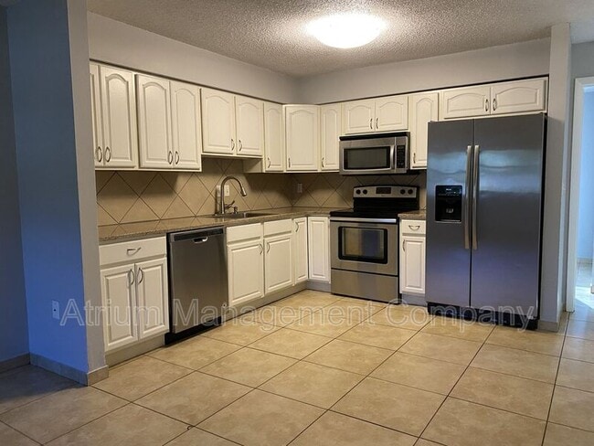 Building Photo - 2720 Sunrise Ct