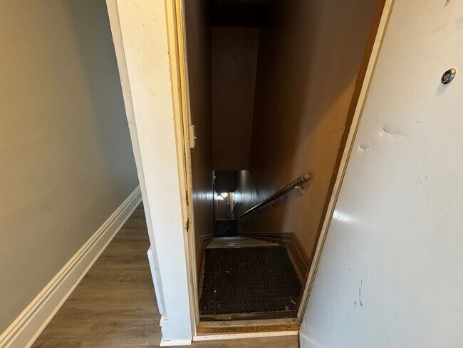 Building Photo - 810 Amity St