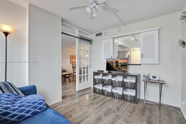 Building Photo - 2017 S Ocean Dr