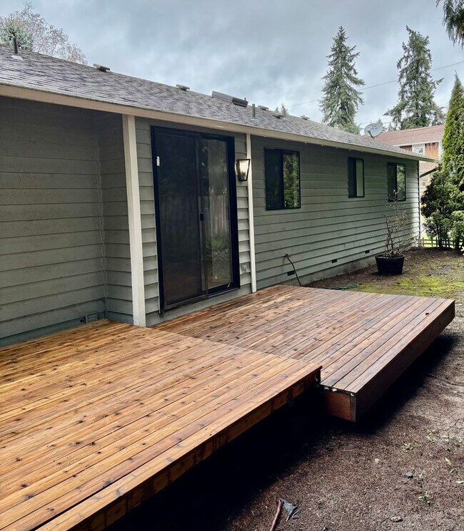 Building Photo - 3 Bed / 2 Bath Kirkland-Finn Hill rambler $3,395/month