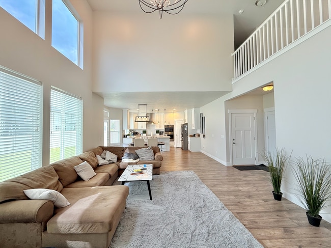 Building Photo - VERY Spacious house in Vineyard!