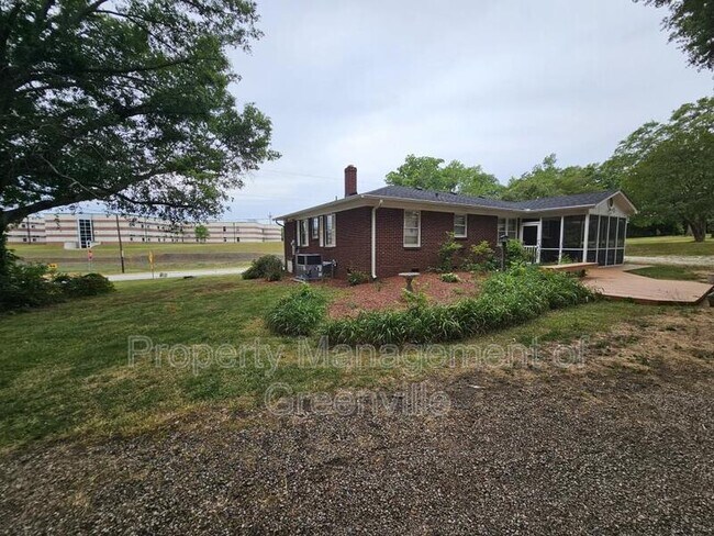 Building Photo - 400 Berea Dr