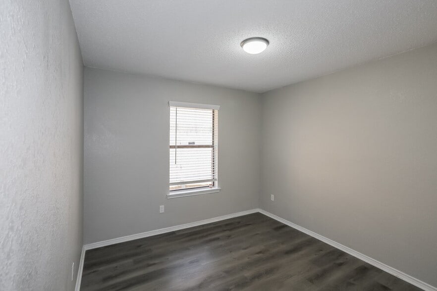 Building Photo - 6936 Bentley Ave