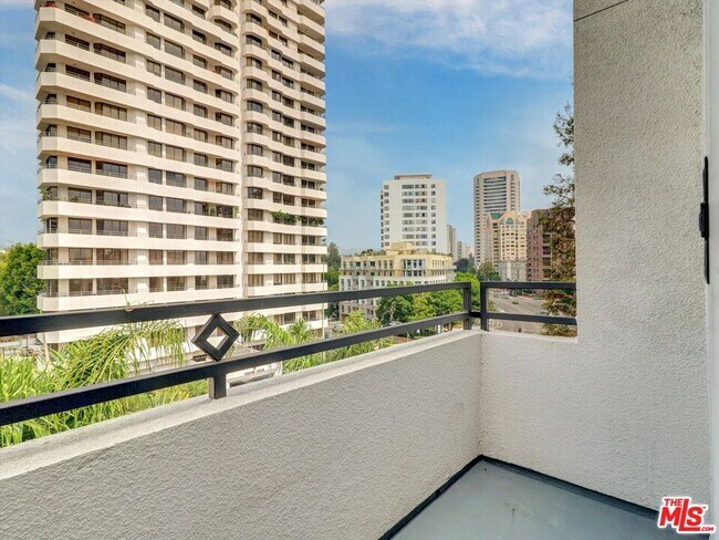 Building Photo - 10600 Wilshire Blvd