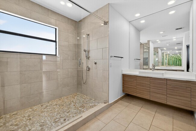 Building Photo - 15800 NW 88th Ave