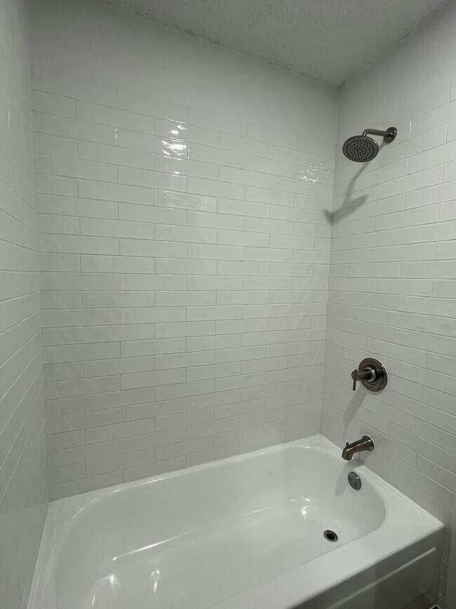 Building Photo - 6862 S Creek Dr