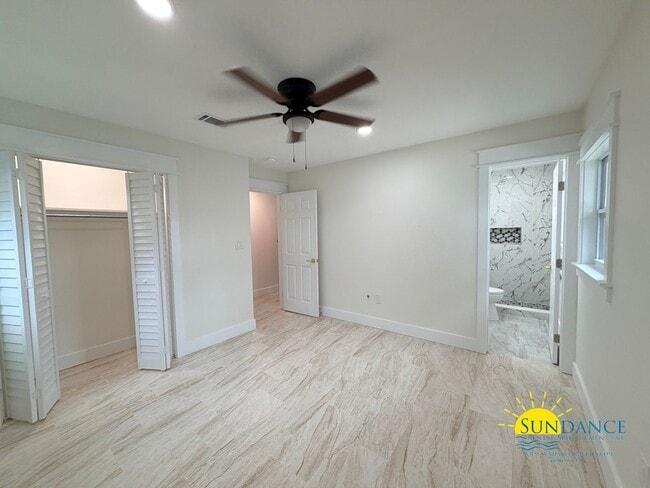 Building Photo - Beautifully Renovated 4BR Home with Private Pool in Fort Walton Beach!