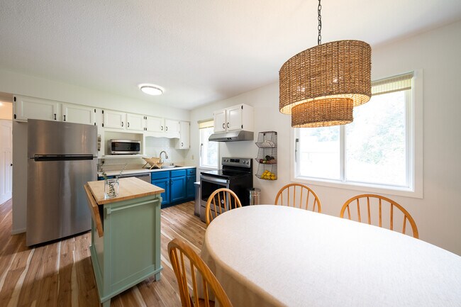 Building Photo - 13396 Everest Ave