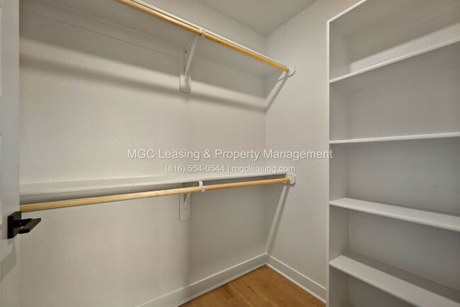 Building Photo - Move into Oak Ridge Falls Townhomes!