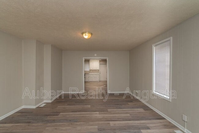 Building Photo - 102 Curry St