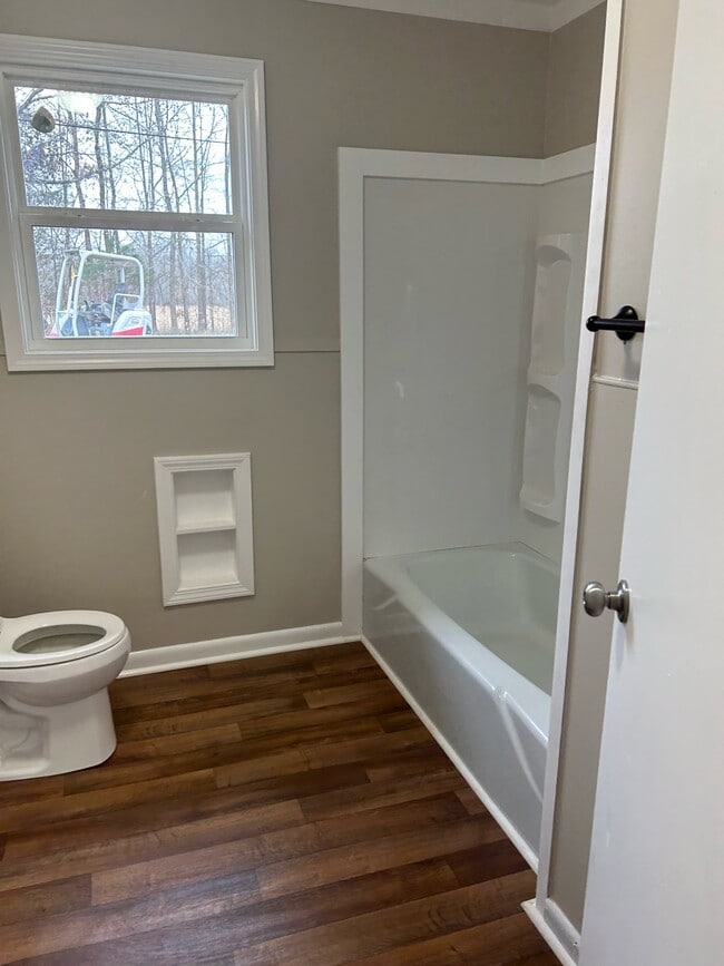 Building Photo - 807 Salmon Rd