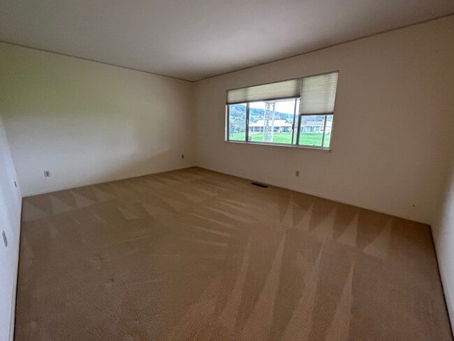 Building Photo - Charming 3bd/2ba Golf Course in Oakmont!