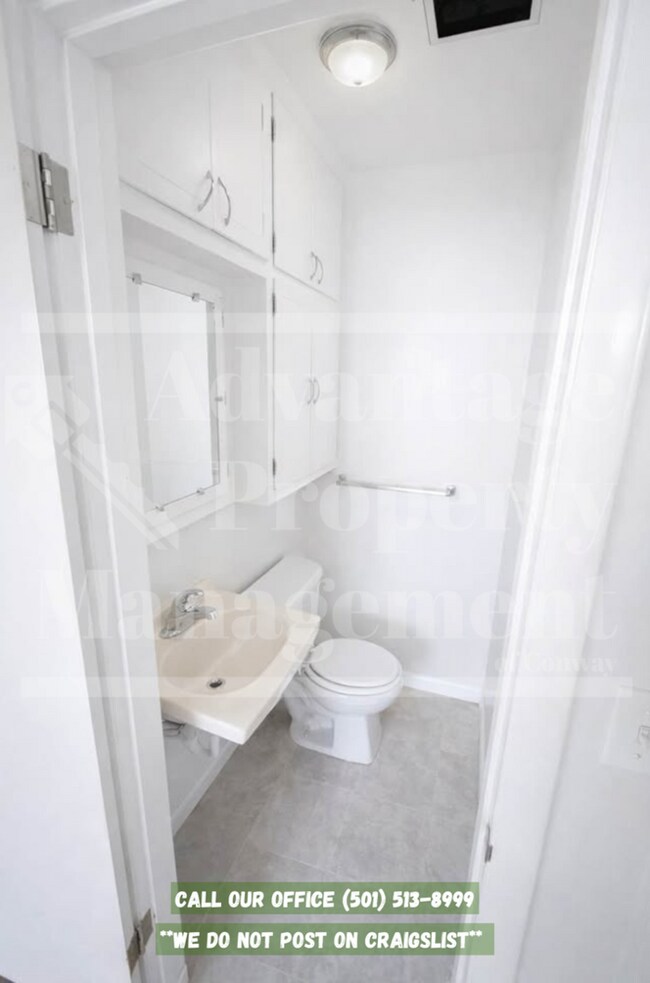 Building Photo - 1012 Woodside Dr