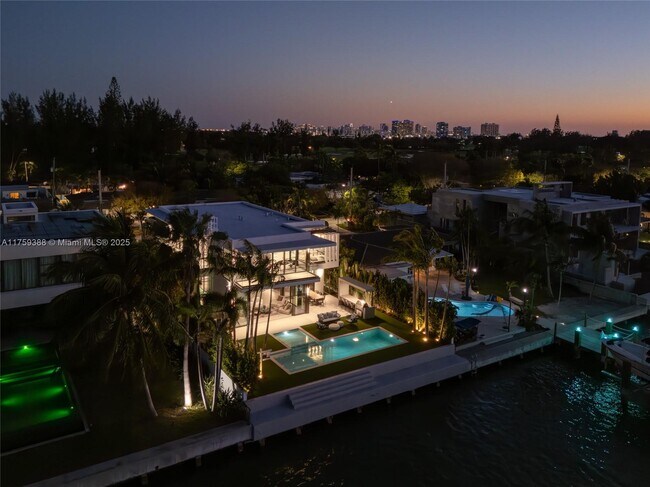 Building Photo - 315 N Shore Dr