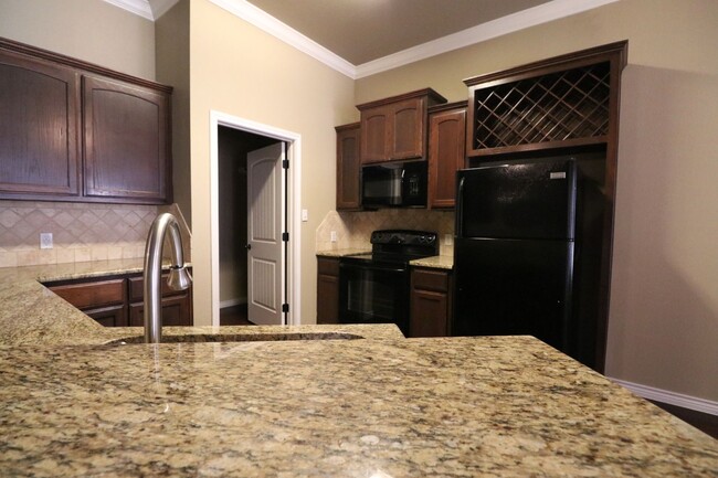 Building Photo - 502 Stoneridge Dr