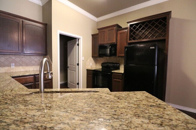 Building Photo - Stoneridge 502