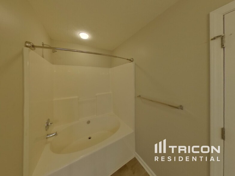 Building Photo - 2156 Aberdeen Cir