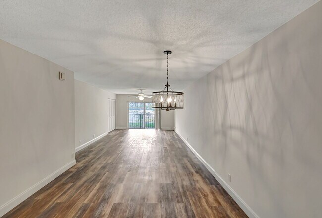 Building Photo - 2845 SW 22nd Ave