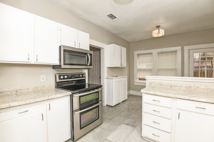 Building Photo - 114 Scurlock Ave