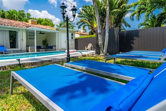 Building Photo - 437 NE 107th St