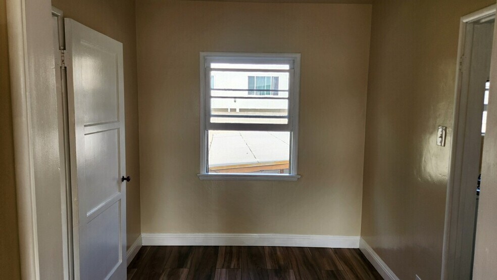 Small Dining Area - 618 N Juanita Ave