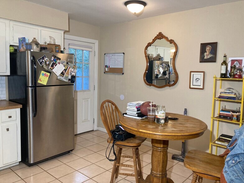 Dining area - 200 N Shirley Ln