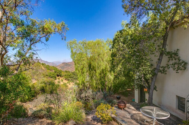 Building Photo - Foothill Guest Cottage with a View!