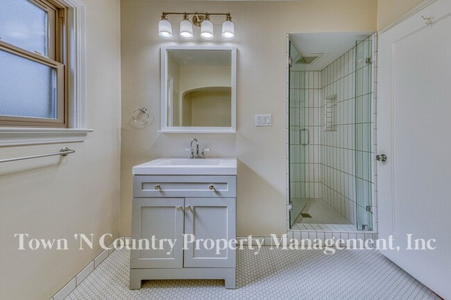 Building Photo - Charming 2BR/1BA Home in South Salinas!