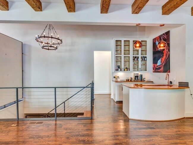 Building Photo - 8635 San Leandro Dr