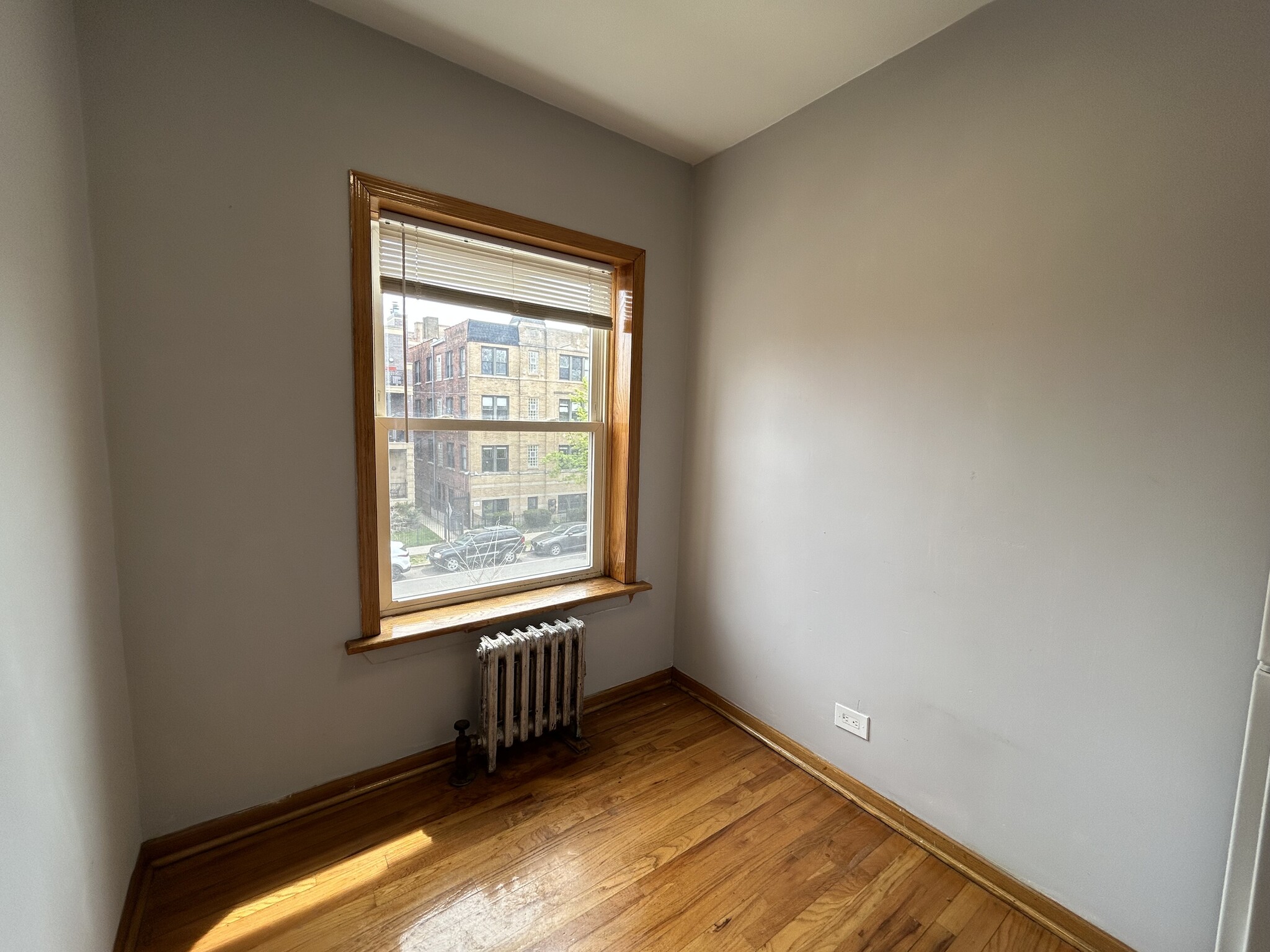 Building Photo - 6956 N Ashland Ave