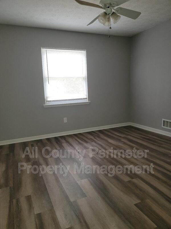 Building Photo - 195 Huntington Ct