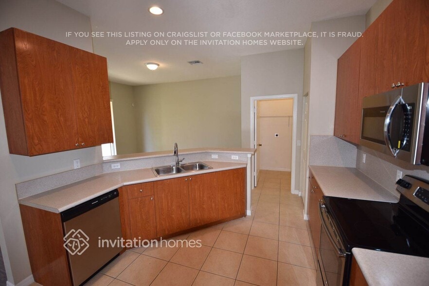 Building Photo - 8739 San Andros