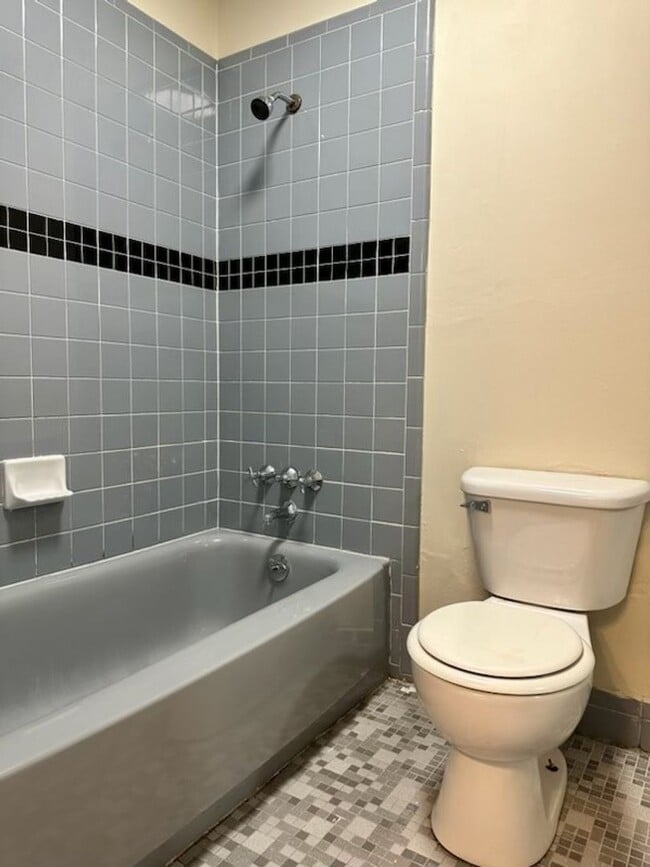 Building Photo - COMING SOON!! 3 Bed/2 Bath Home in Northea...