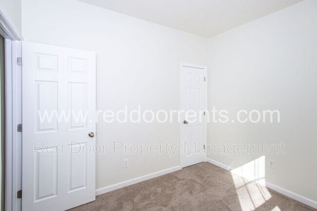 Building Photo - 907 Curlew Ln