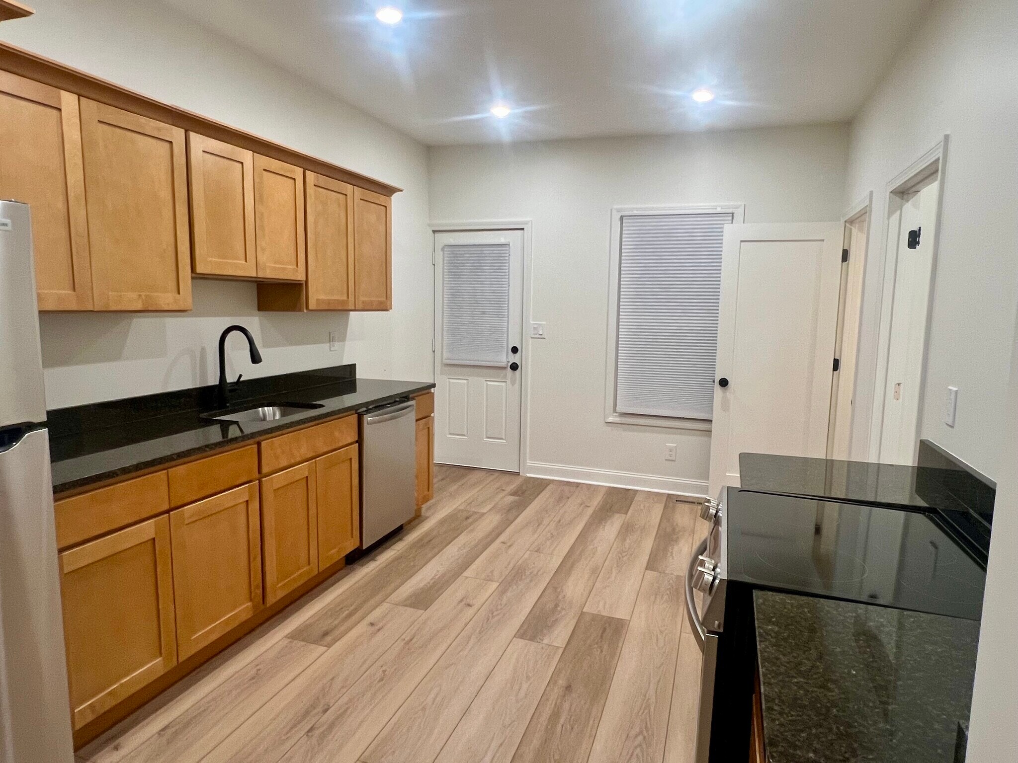 Building Photo - 44 S River St