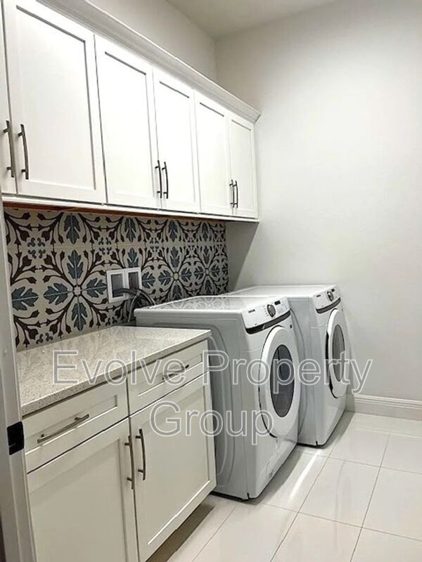 Building Photo - 20 Del Palma Dr