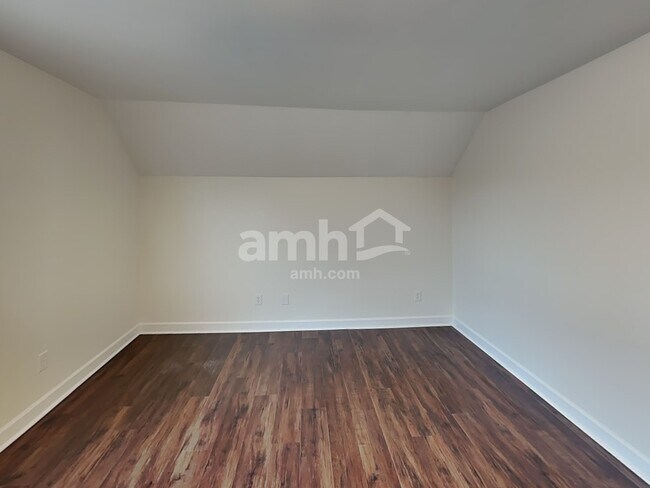 Building Photo - 3058 Romain Trail