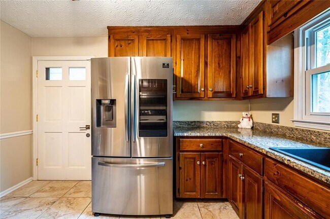 Building Photo - 465 Dobbs Rd